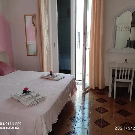 Гостевой дом Enza Room's Coast Affittacamere Амальфи